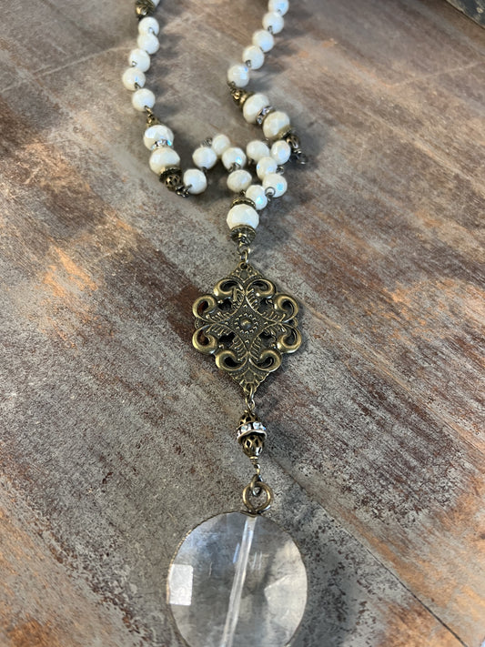 Drop stone necklace